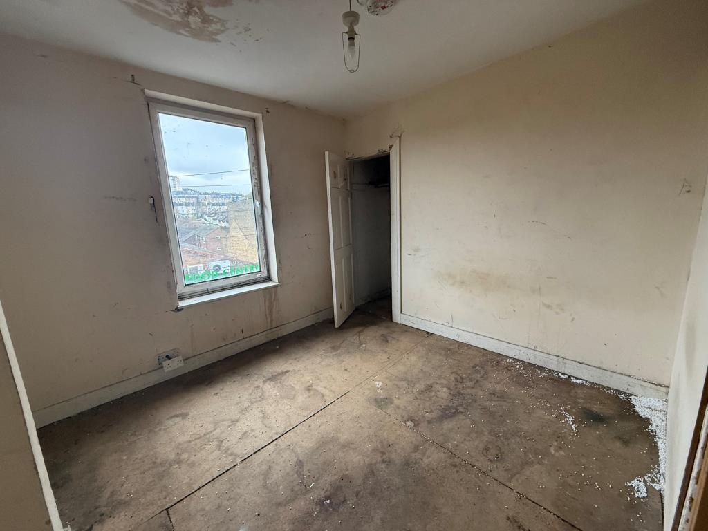 Lot: 165 - FOUR-BEDROOM HOUSE FOR REFURBISHMENT - Bedroom 3